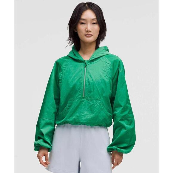 LL213 NWT Lululemon Scuba Cropped Anorak - Size 2 - Picture 1 of 5